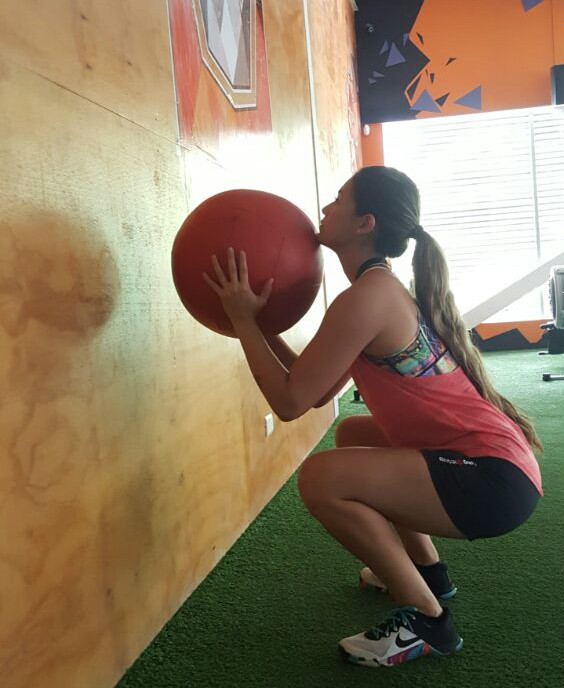 Como hacer un wall ball shot CrossFit en Cali